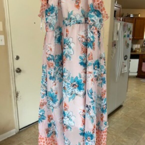 Girls casual dress with ruffles at the top. - Picture 4 of 8